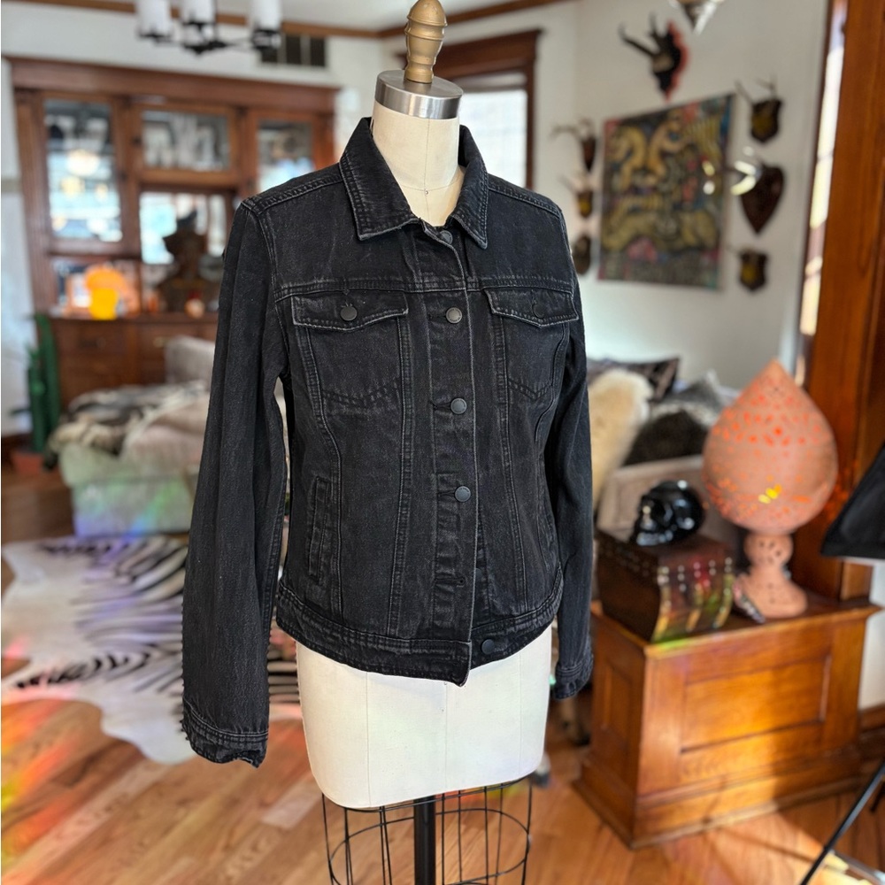 Universal Thread Distressed Black Denim Jacket